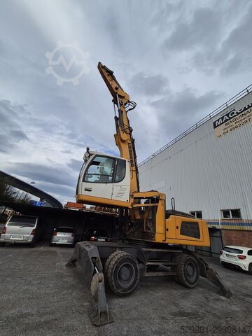 Material handler LIEBHERR LH30M