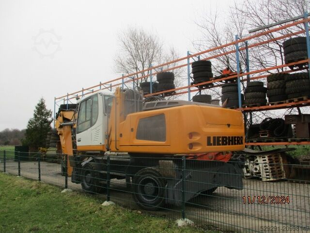 Material handler LIEBHERR LH30M