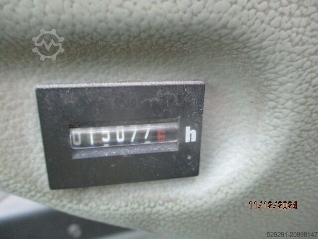 Material handler LIEBHERR LH30M