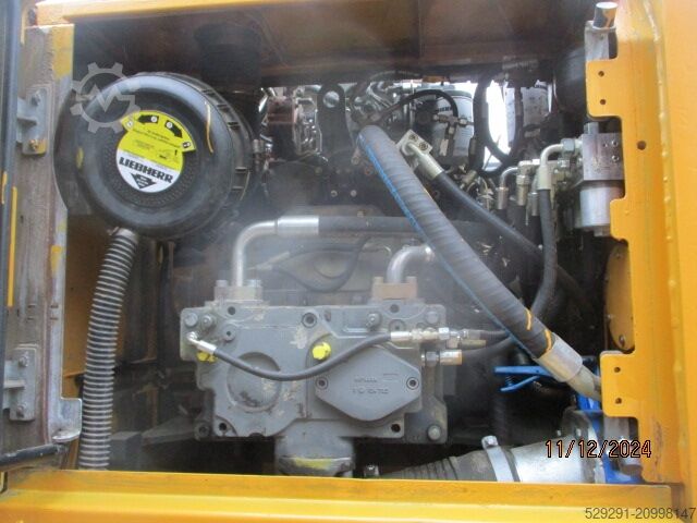 Material handler LIEBHERR LH30M