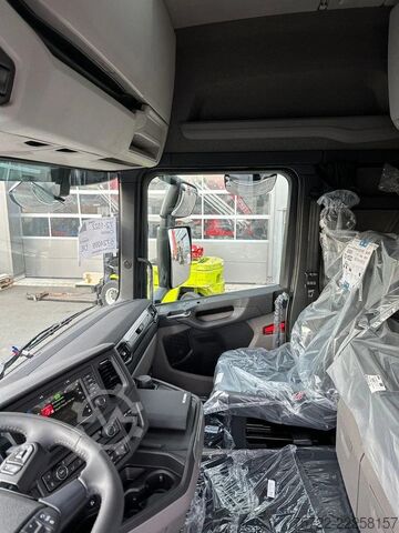 Fahrgestell mit Fahrerhaus Scania R560 6x2-4 BL Fahrgestell
