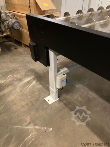 Knife roller conveyor  