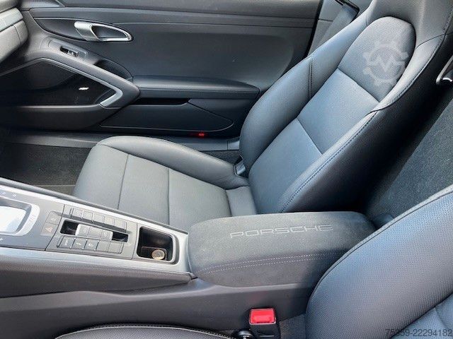 Van PORSCHE 718 Boxster
