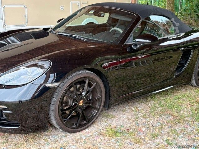 Van PORSCHE 718 Boxster