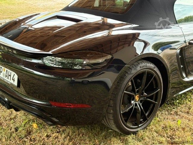 Van PORSCHE 718 Boxster