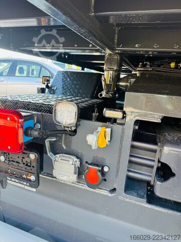 Truck mounted crane VOLVO FH 500 8x2 mit F990RA.2.28 L616 V30