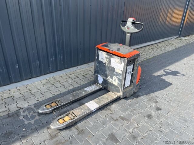 Electric Pallet Truck BT LWE250