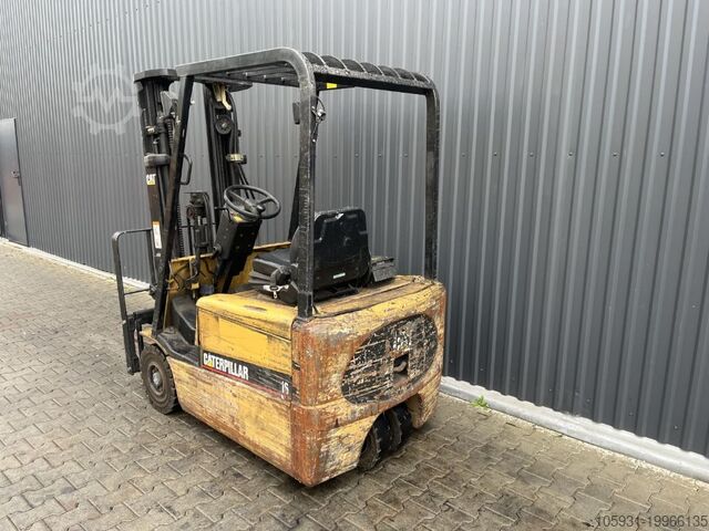 Electric 3-wheel forklift Caterpillar EP16KT