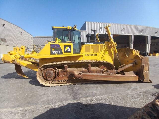 Planiermaschine Komatsu D155A-6R (4 pcs available in abu Dhabi)