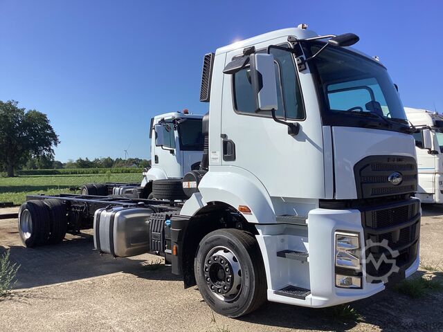 Custom body truck Ford Ford 4x2 Road 1833 Daycab