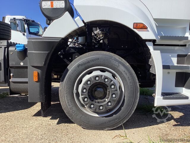 Custom body truck Ford Ford 4x2 Road 1833 Daycab