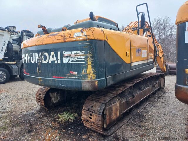 Chain excavator Hyundai Robex 210NLC-9