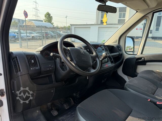 Transporter mit Kipper PEUGEOT Boxer DoKa Dreiseitenkipper L3 BlueHDi AHK E6
