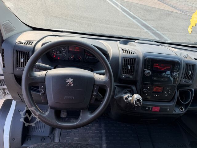 Transporter mit Kipper PEUGEOT Boxer DoKa Dreiseitenkipper L3 BlueHDi AHK E6