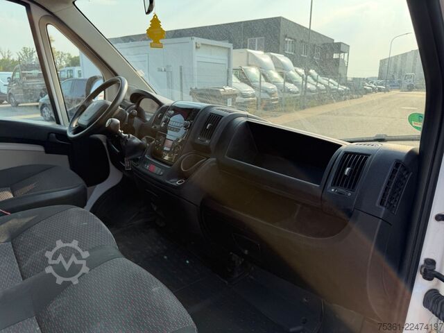 Transporter mit Kipper PEUGEOT Boxer DoKa Dreiseitenkipper L3 BlueHDi AHK E6