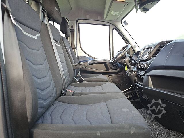 Loading platform IVECO DAILY 35C18  3.0Ltr 180Pk