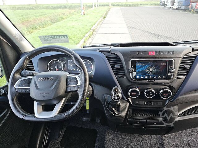 Loading platform IVECO DAILY 35C18  3.0Ltr 180Pk