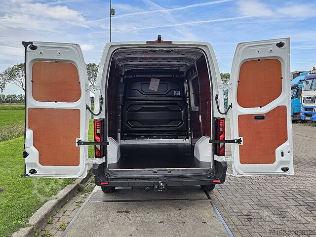 High-roof van RENAULT MASTER E-TECH 87kWh Nieuw!