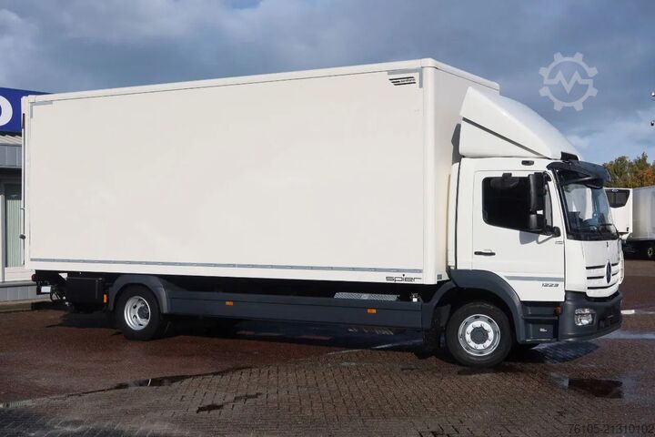 Koffer Mercedes-Benz Atego 1223 1223 L  Bak + Klep Bar 3000 KG