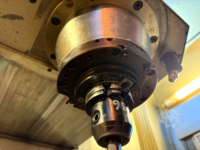 Fünf-Achs-Bearbeitungszentrum CHIRON MILL 800