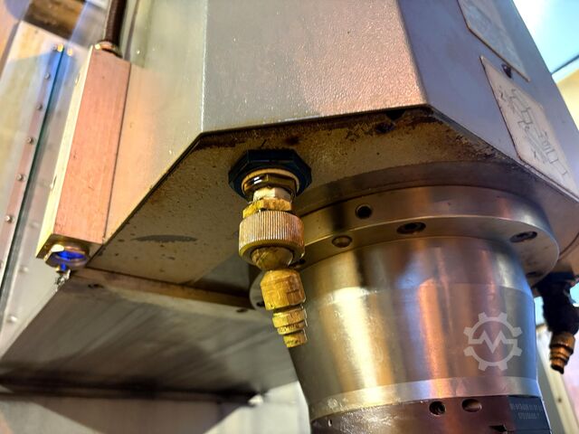 Fünf-Achs-Bearbeitungszentrum CHIRON MILL 800