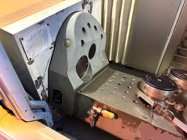 Fünf-Achs-Bearbeitungszentrum CHIRON MILL 800
