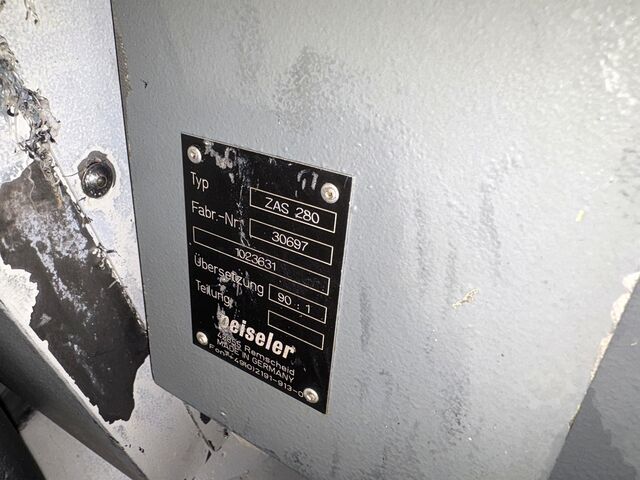 Fünf-Achs-Bearbeitungszentrum CHIRON MILL 800