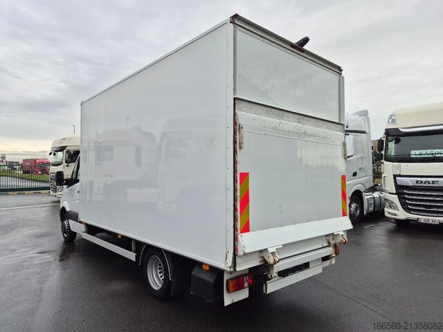 Box truck Mercedes-Benz SPRINTER 516 CDI