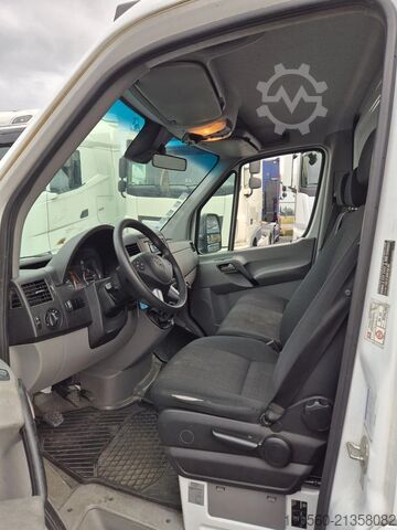 Box truck Mercedes-Benz SPRINTER 516 CDI