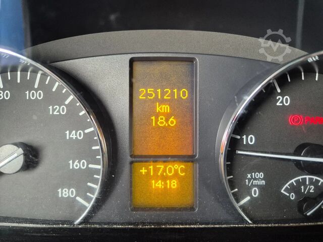 Box truck Mercedes-Benz SPRINTER 516 CDI