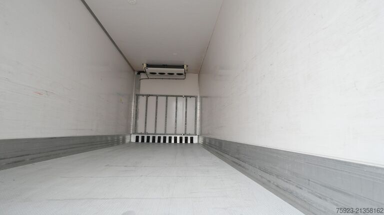 Kühl-/Tiefkühltransport Groenewegen 3 Axle frigo trailer with CARRIER SUPRA 950 MT