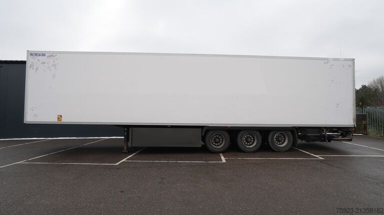 Refrigerated/frozen transport LAMBERET 3 AXLE FRIGO TRAILER WITH CARRIER VECTOR 1950 MT