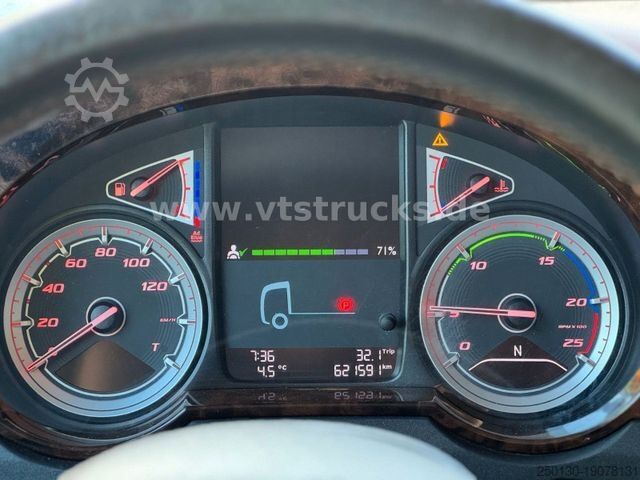 Standard SZM DAF 106 XF Flat Cab Voll/Luft 530 PS Leder Alu