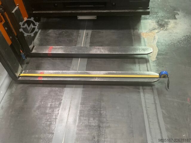 Narrow-aisle forklift STILL MX-X