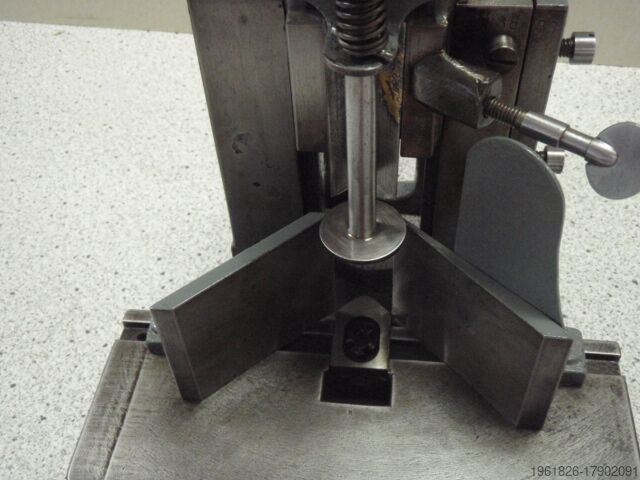 Corner punch Eckenstanze Karl Krause
