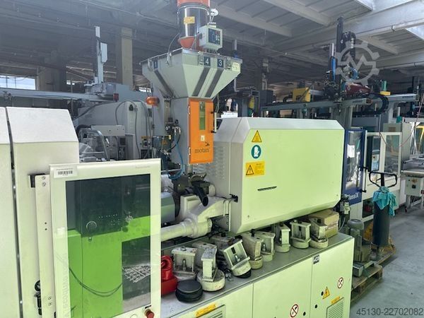 Spritzgießmaschine KraussMaffei KM 81-380 PX mit dem Roboter Sepro Indus
