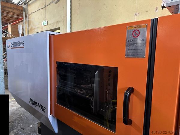 Spritzgießmaschine Chen Hsong JetMaster 88-MK6 mit dem Roboter