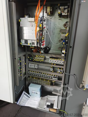 Vertikales Bearbeitungszentrum Deckel Maho DMC63V mit 4-Achse