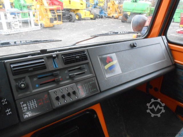 Tipper truck UNIMOG U1450 427/11 mit Kran