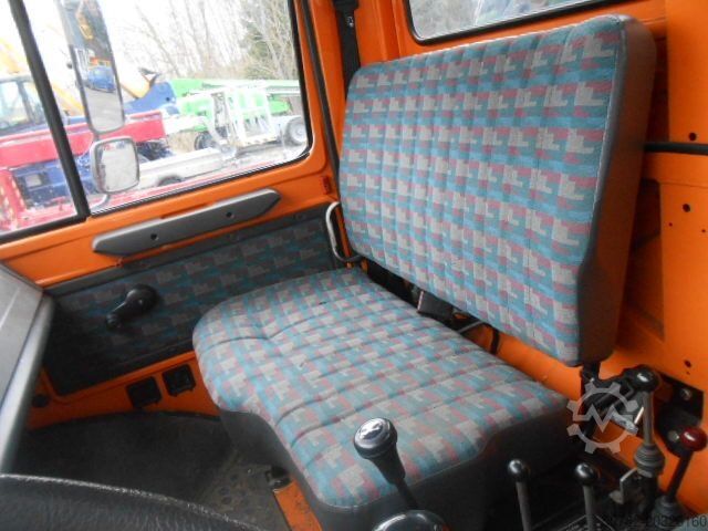 Tipper truck UNIMOG U1450 427/11 mit Kran