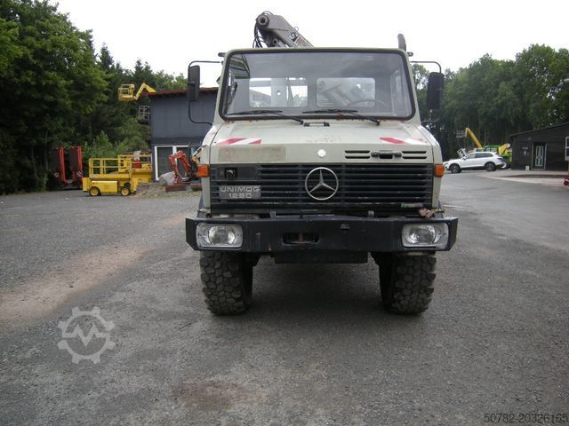 Dreiseitenkipper MERCEDES-BENZ Unimog U1250 mit Kran MKG 105