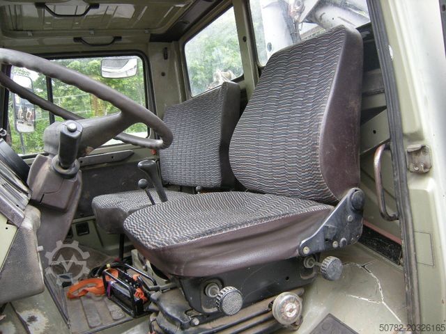Dreiseitenkipper MERCEDES-BENZ Unimog U1250 mit Kran MKG 105
