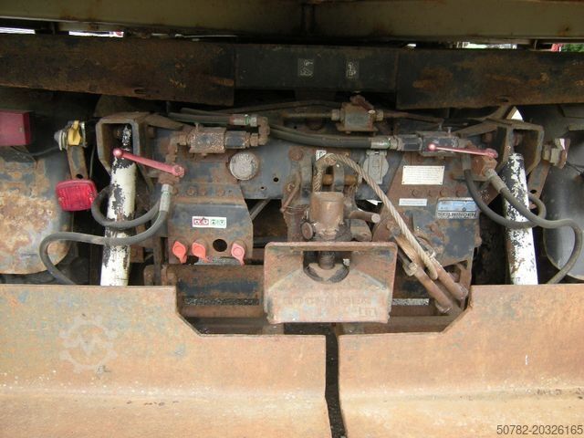 Dreiseitenkipper MERCEDES-BENZ Unimog U1250 mit Kran MKG 105