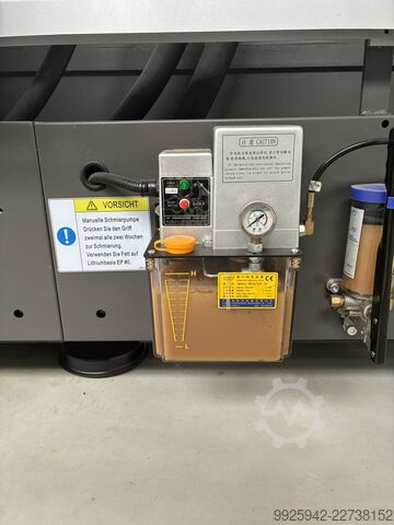 Spritzgießmaschine YIZUMI P350H/ IU1610