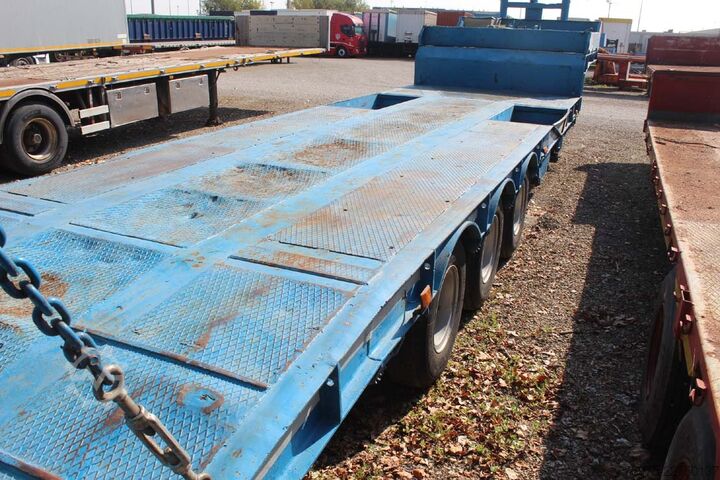 Lowbed semitrailer for transportation of construction machinery CTC carrellone rampe verricello usato