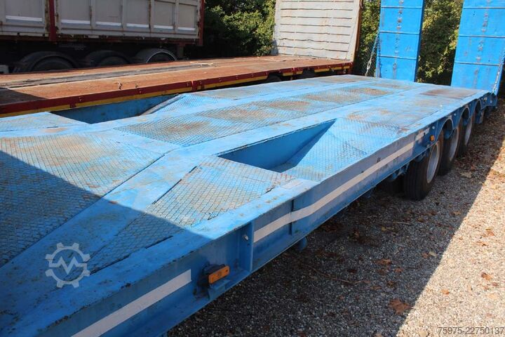 Lowbed semitrailer for transportation of construction machinery CTC carrellone rampe verricello usato