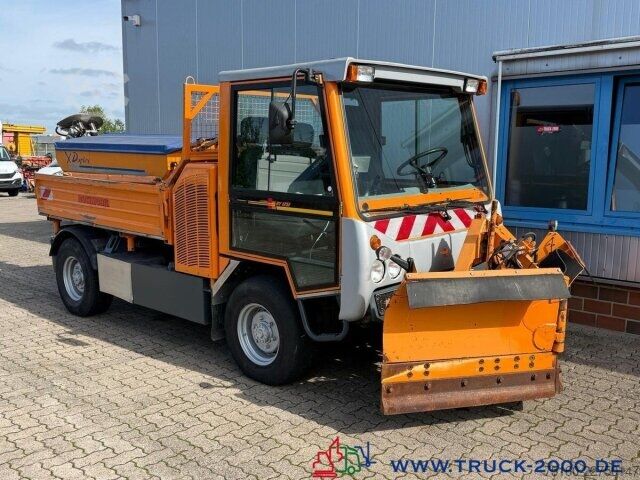 High top van Multicar Boki HY1252B 4x4 Winterdienst Schild + Streuer