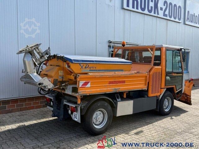 High top van Multicar Boki HY1252B 4x4 Winterdienst Schild + Streuer