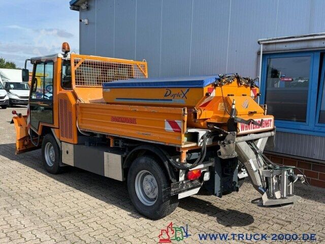 High top van Multicar Boki HY1252B 4x4 Winterdienst Schild + Streuer