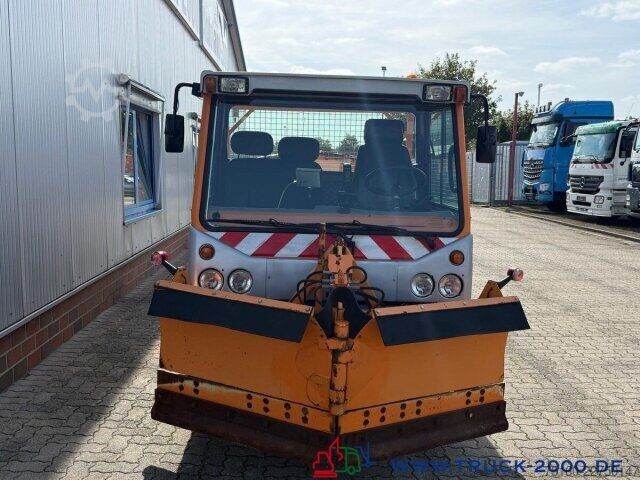 High top van Multicar Boki HY1252B 4x4 Winterdienst Schild + Streuer